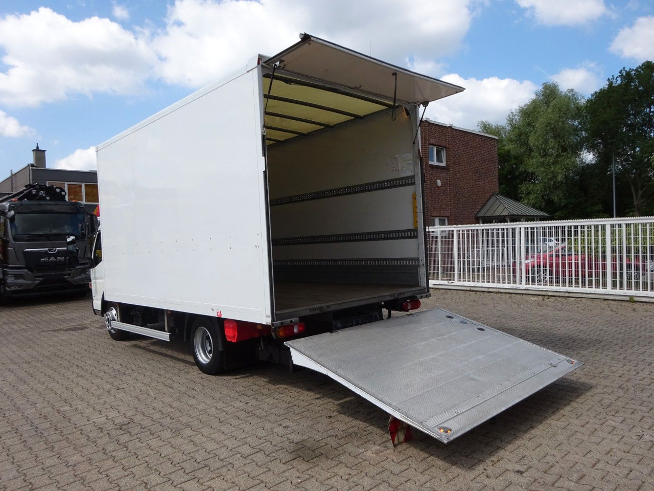 FUSO Canter 7C18 + LBW 4x2 - Closed box van: picture 5 FUSO Canter 7C18 + LBW 4x2 - Closed box van: picture 5