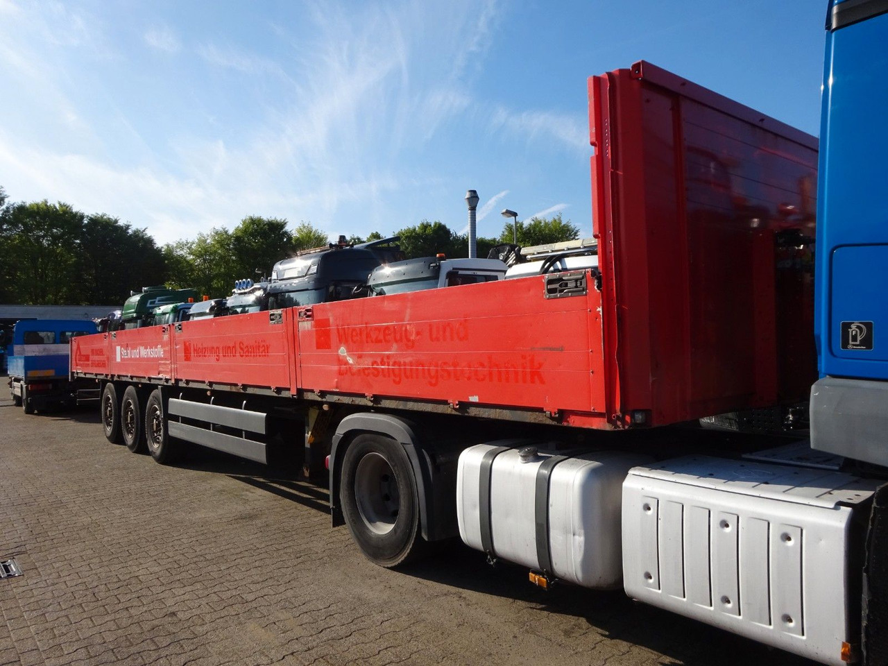 Fliegl Sattelpritsche mit Bordwänden und 3 Achsen - Dropside/ Flatbed semi-trailer: picture 1 Fliegl Sattelpritsche mit Bordwänden und 3 Achsen - Dropside/ Flatbed semi-trailer: picture 1
