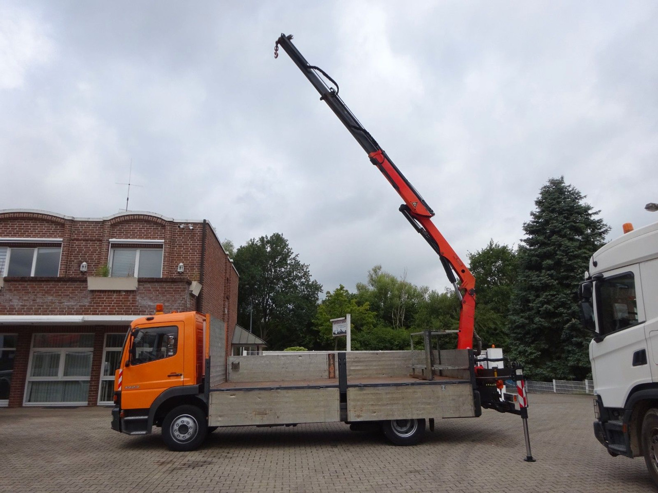 Mercedes-Benz 1323 Atego Pritsche + PK 9501 Kran 4x2 - Dropside/ Flatbed truck, Crane truck: picture 1 Mercedes-Benz 1323 Atego Pritsche + PK 9501 Kran 4x2 - Dropside/ Flatbed truck, Crane truck: picture 1