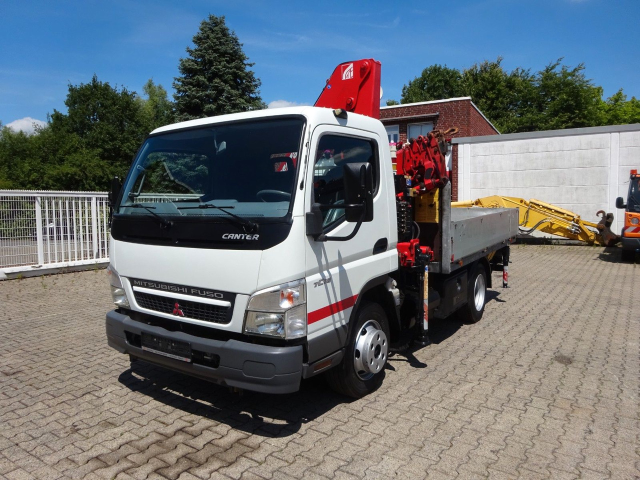 Mitsubishi Fuso Canter 7C18 + Ferrari F571 Kran - Open body delivery van: picture 5 Mitsubishi Fuso Canter 7C18 + Ferrari F571 Kran - Open body delivery van: picture 5