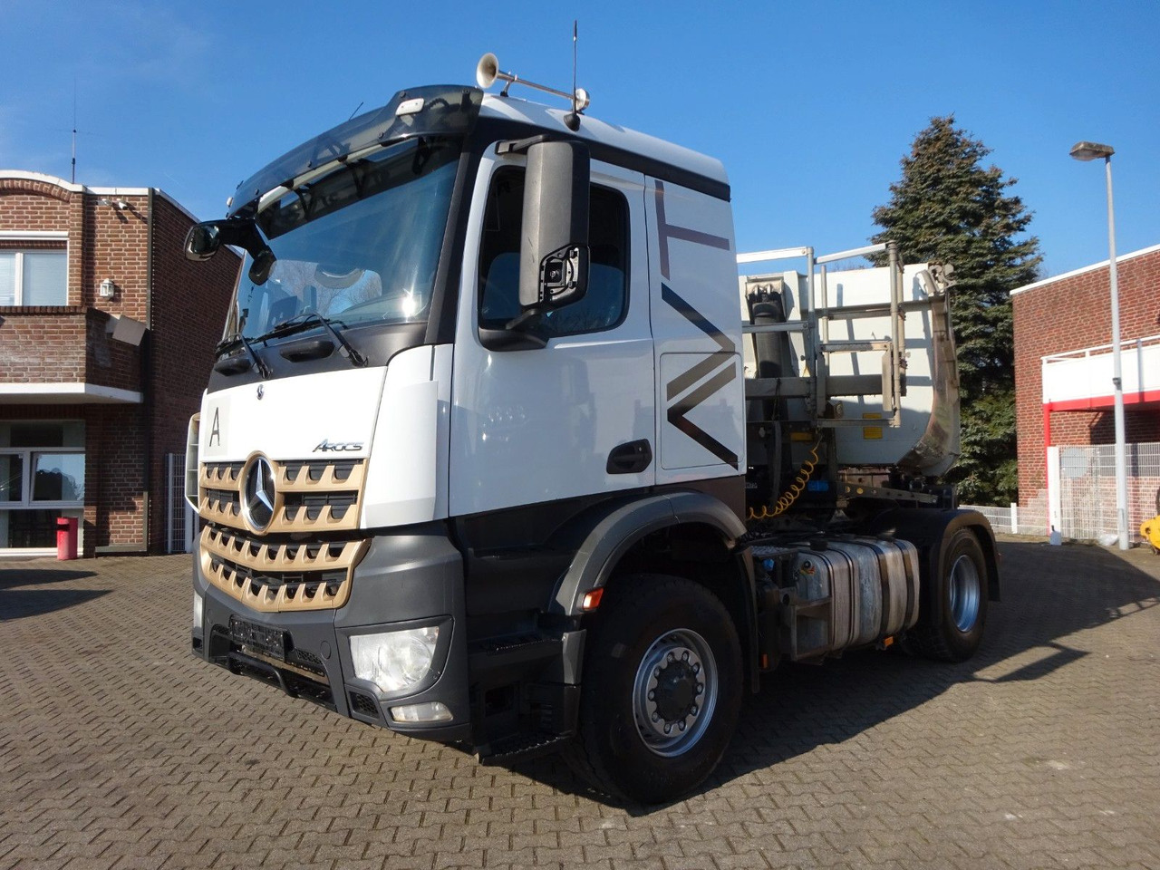 Mercedes-Benz 1851 Arocs SZM 4x2-4 HAD + Hydr. Kipperpumpe Mercedes-Benz 1851 Arocs SZM 4x4 HAD + Hydr. Kipperpumpe - Tractor truck: picture 4 Mercedes-Benz 1851 Arocs SZM 4x2-4 HAD + Hydr. Kipperpumpe Mercedes-Benz 1851 Arocs SZM 4x4 HAD + Hydr. Kipperpumpe - Tractor truck: picture 4