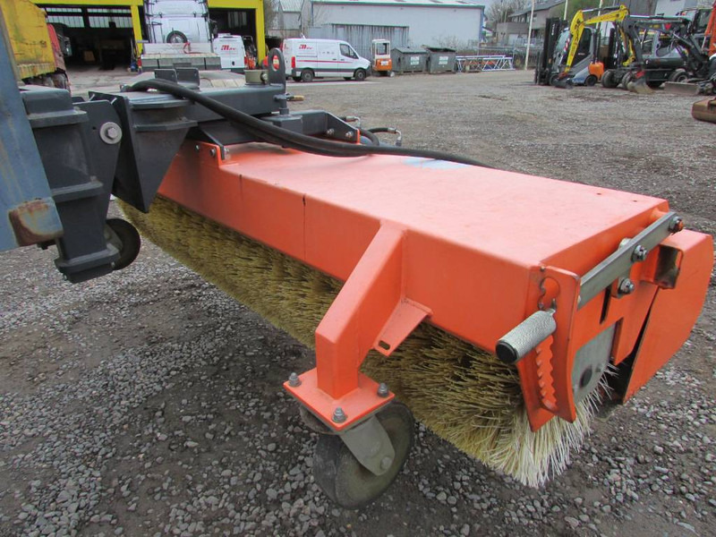Tuchel Profi 600-230 Kehrbesen / 6.500 EUR - Attachment for Construction machinery: picture 3 Tuchel Profi 600-230 Kehrbesen / 6.500 EUR - Attachment for Construction machinery: picture 3