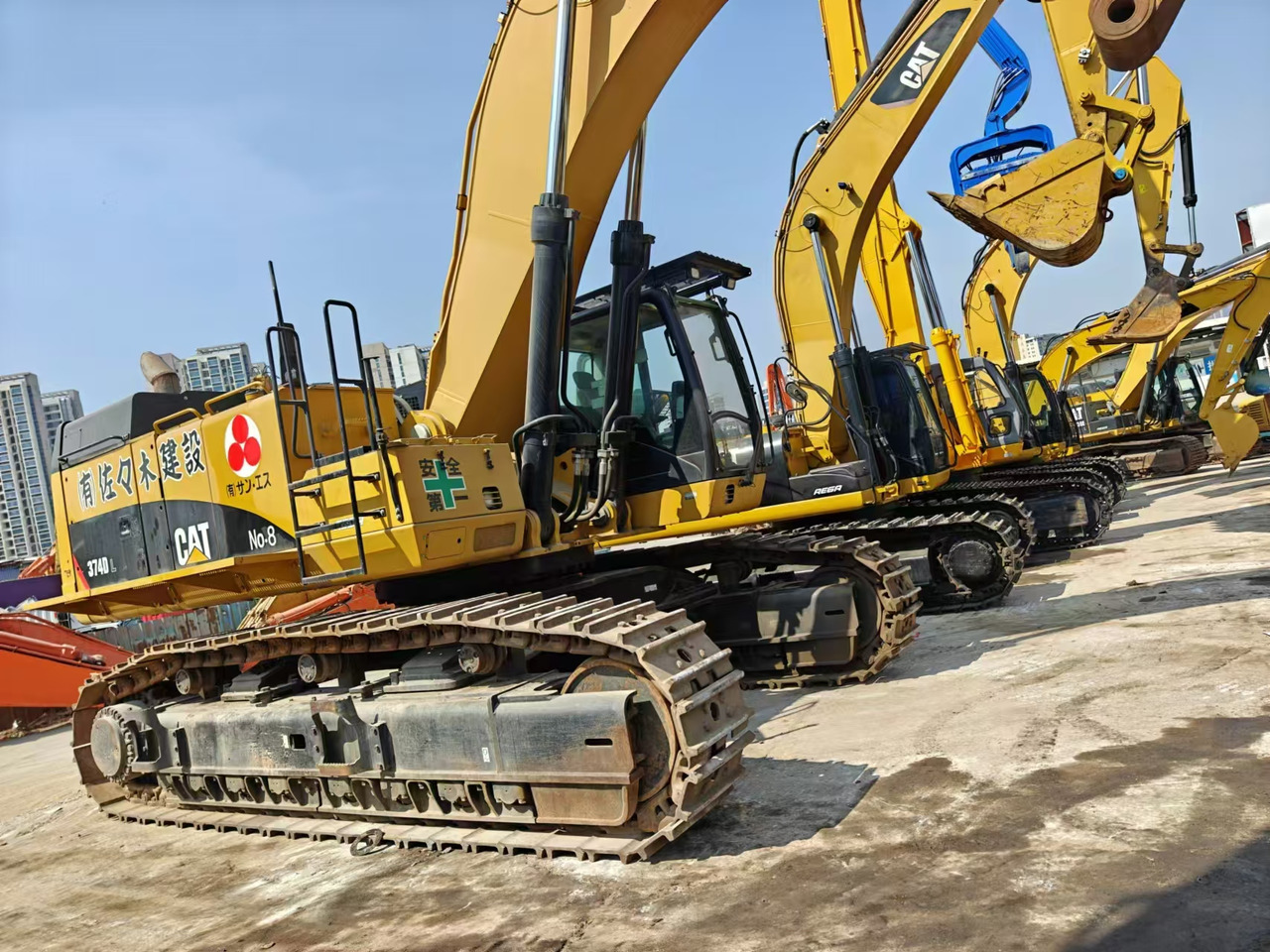 Crawler excavator CATERPILLAR 374DL: picture 7