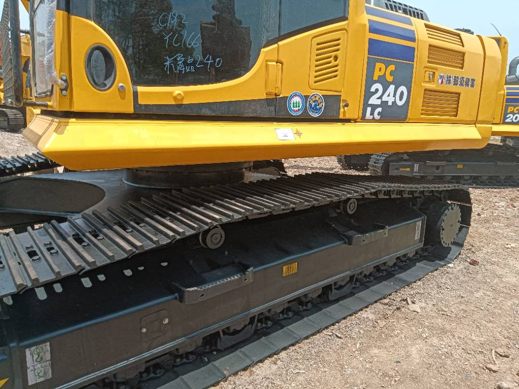 KOMATSU PC 240 - Crawler excavator: picture 3 KOMATSU PC 240 - Crawler excavator: picture 3