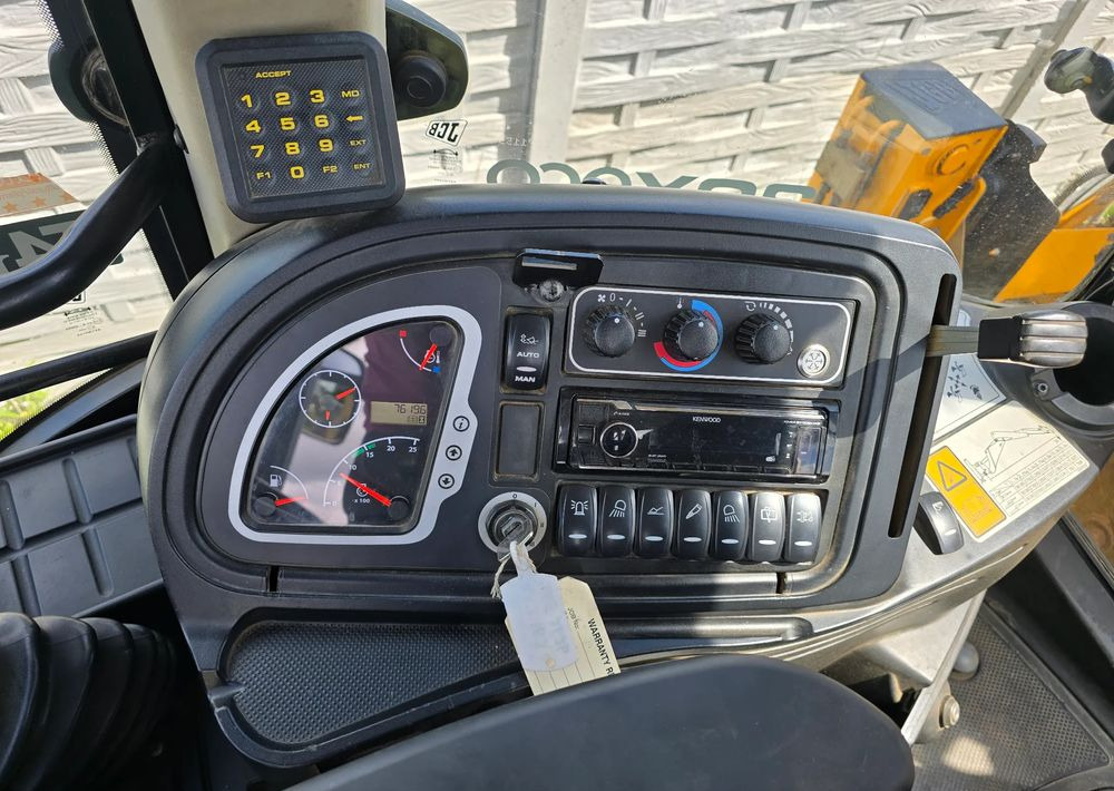 JCB - Backhoe loader: picture 4 JCB - Backhoe loader: picture 4