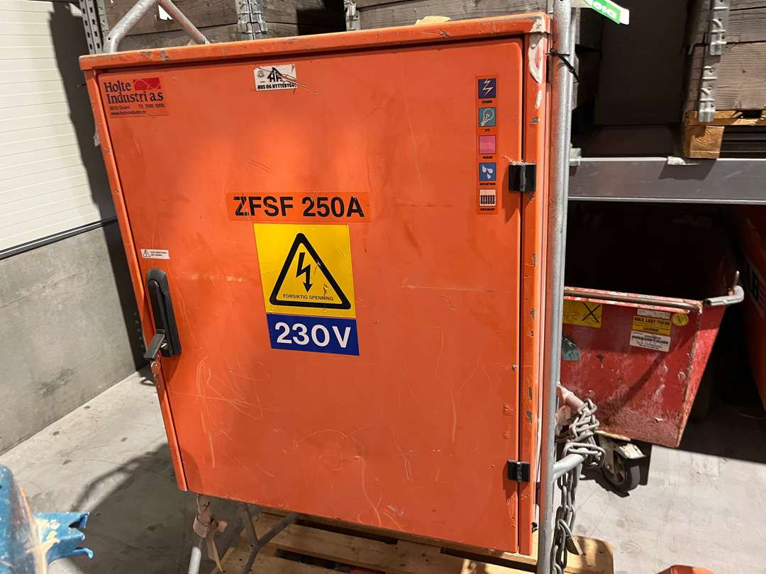 Holte strømskap 230 V - Tool/ Equipment: picture 1 Holte strømskap 230 V - Tool/ Equipment: picture 1