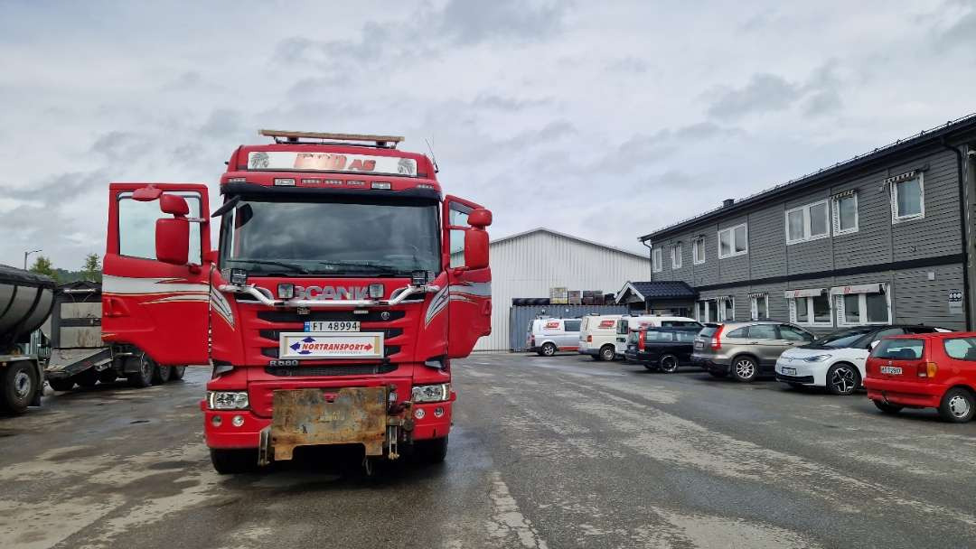 Hook lift truck Scania R580 Brøytebil med sideplog og hydraulisk saltsystem: picture 8 Hook lift truck Scania R580 Brøytebil med sideplog og hydraulisk saltsystem: picture 8