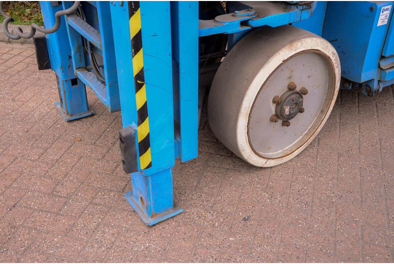 Omega NS260 | 2005 - Scissor lift: picture 4 Omega NS260 | 2005 - Scissor lift: picture 4