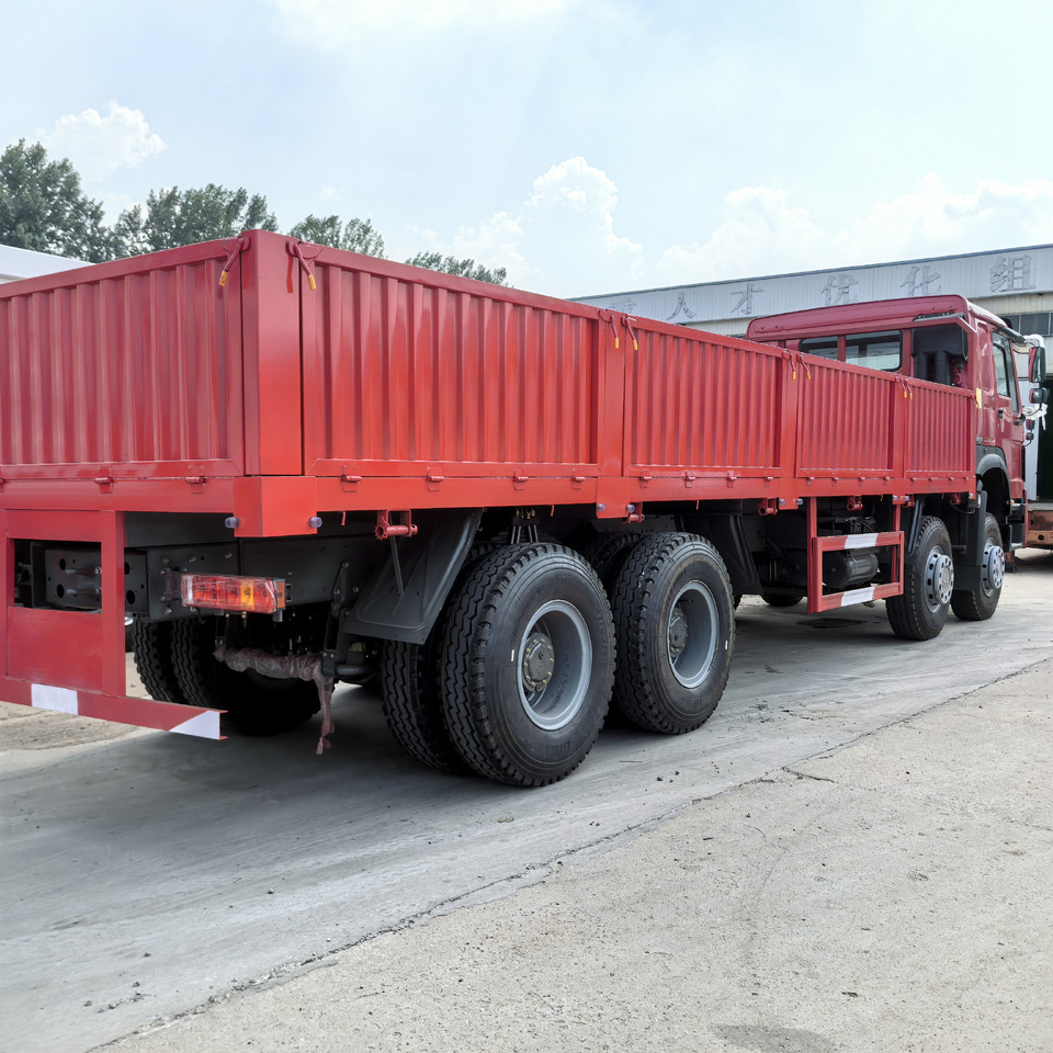 SINOTRUCK HOWO - Dropside/ Flatbed truck: picture 3 SINOTRUCK HOWO - Dropside/ Flatbed truck: picture 3
