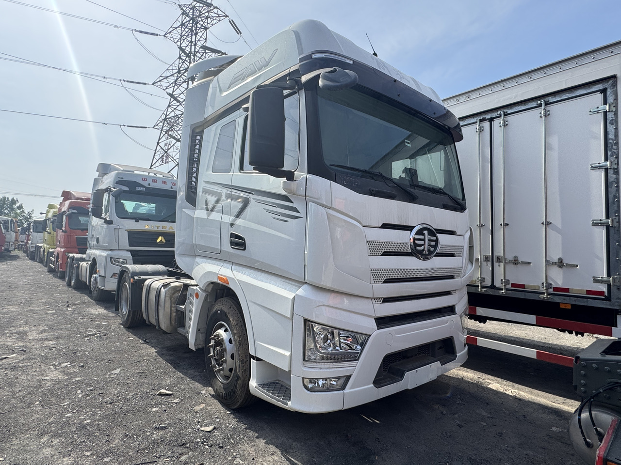 FAW - Tractor truck: picture 1 FAW - Tractor truck: picture 1