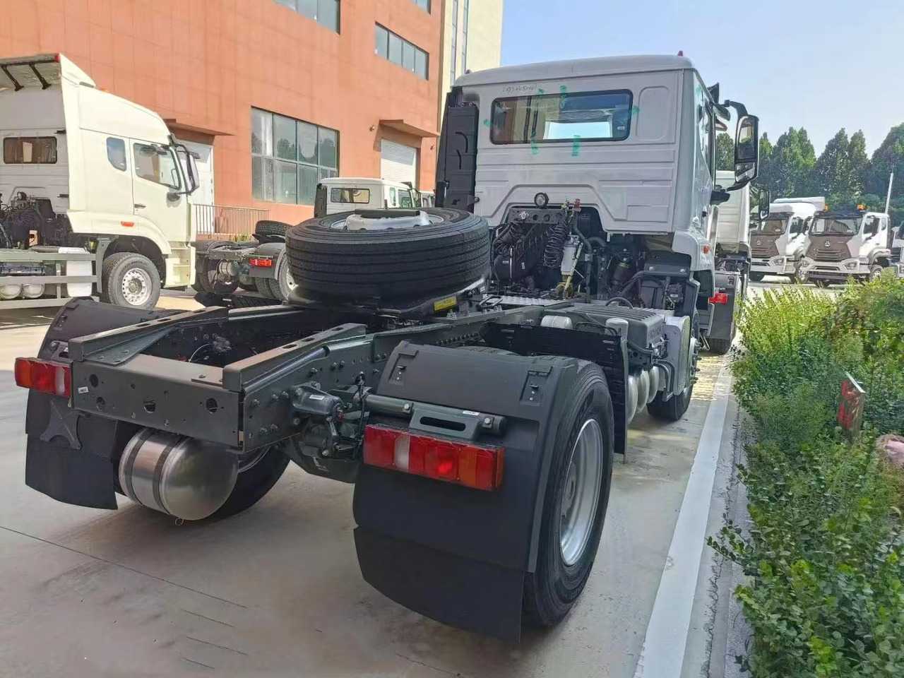 SINOTRUCK HOWO - Tractor truck: picture 3 SINOTRUCK HOWO - Tractor truck: picture 3