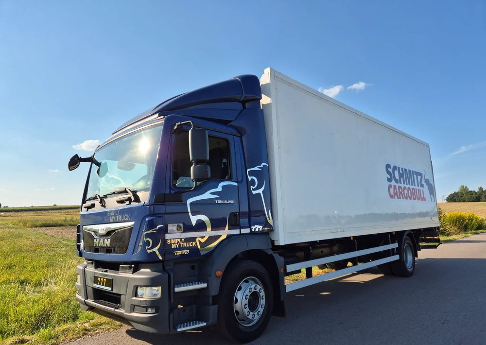 MAN TGM 18.250 Carrier 1950 D/E z Holandii / TOP STAN / 7.5m / 18 palet / winda + drzwi boczne / OKAZJA - Refrigerator truck: picture 5 MAN TGM 18.250 Carrier 1950 D/E z Holandii / TOP STAN / 7.5m / 18 palet / winda + drzwi boczne / OKAZJA - Refrigerator truck: picture 5