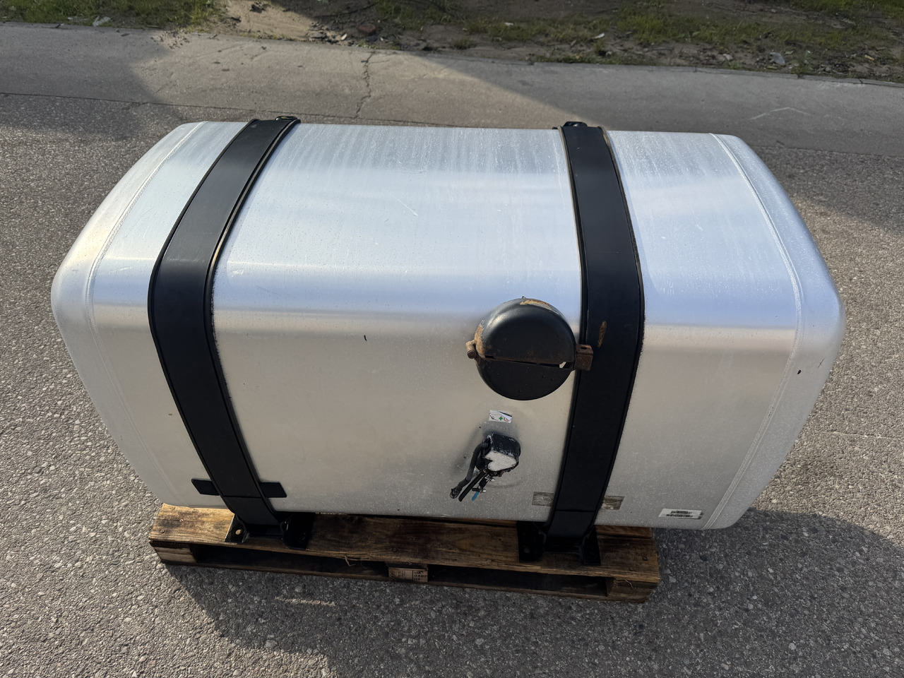 Ford F-Max - Fuel tank: picture 2 Ford F-Max - Fuel tank: picture 2