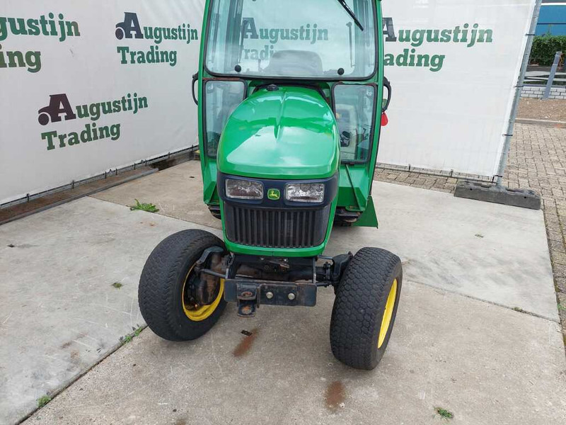 John Deere 2320 - Compact tractor: picture 3 John Deere 2320 - Compact tractor: picture 3