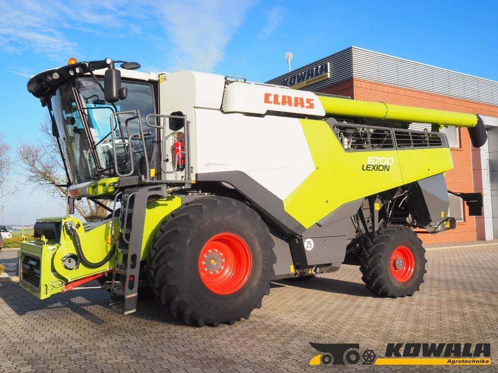 Claas Lexion 6700 + V930 - Combine harvester: picture 1 Claas Lexion 6700 + V930 - Combine harvester: picture 1