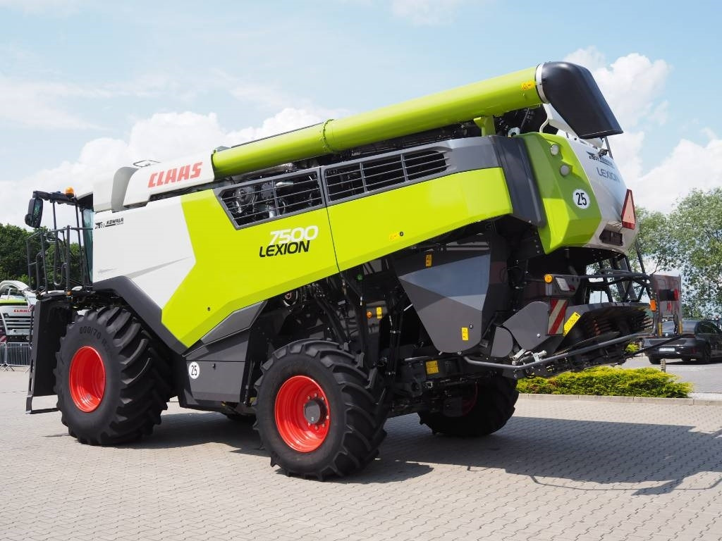 Claas Lexion 7500 + V930 - Combine harvester: picture 2 Claas Lexion 7500 + V930 - Combine harvester: picture 2