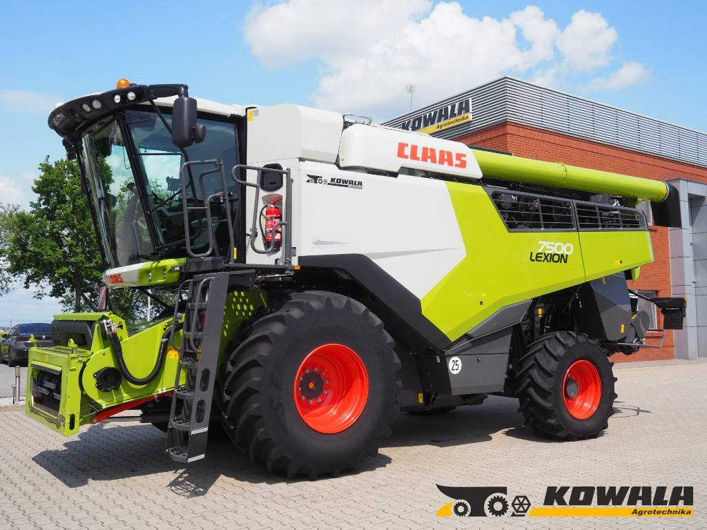 Claas Lexion 7500 + V930 - Combine harvester: picture 1 Claas Lexion 7500 + V930 - Combine harvester: picture 1