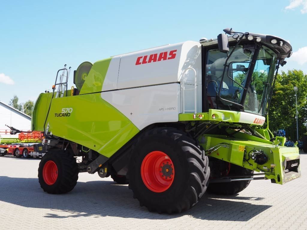 Claas Tucano 570 + V770 - Combine harvester: picture 4 Claas Tucano 570 + V770 - Combine harvester: picture 4