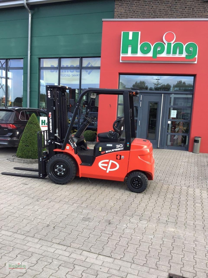 EP Equipment EFL303 - Electric forklift: picture 3 EP Equipment EFL303 - Electric forklift: picture 3