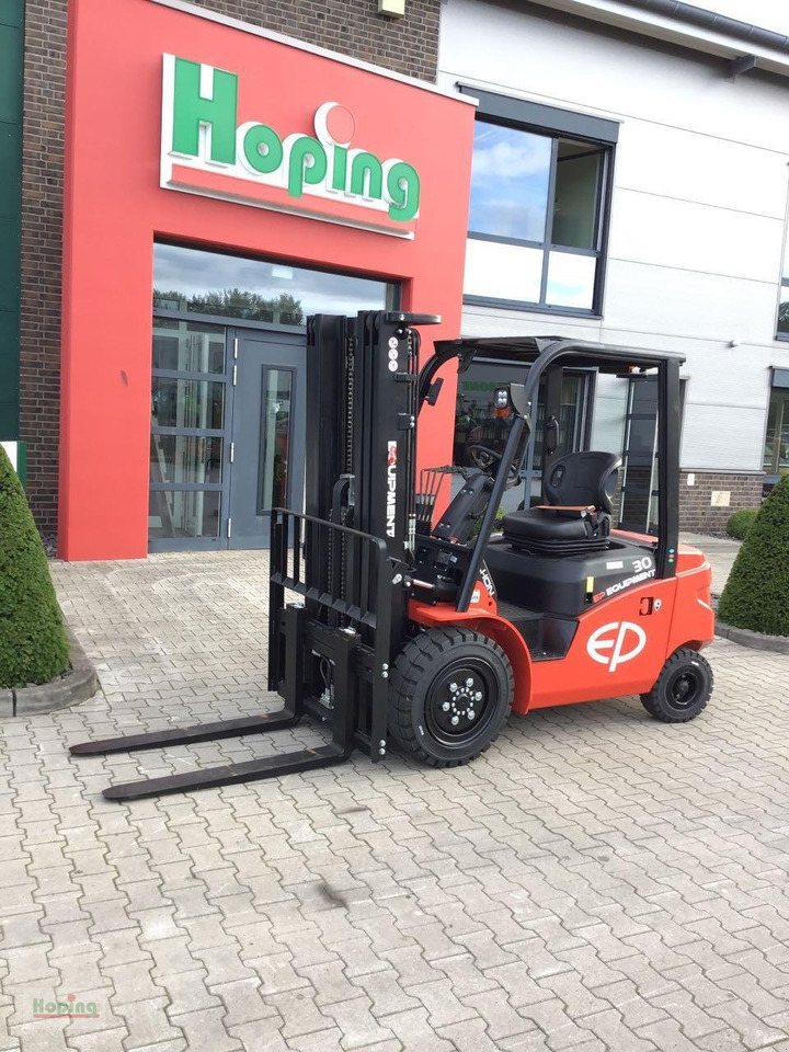 EP Equipment EFL303 - Electric forklift: picture 1 EP Equipment EFL303 - Electric forklift: picture 1