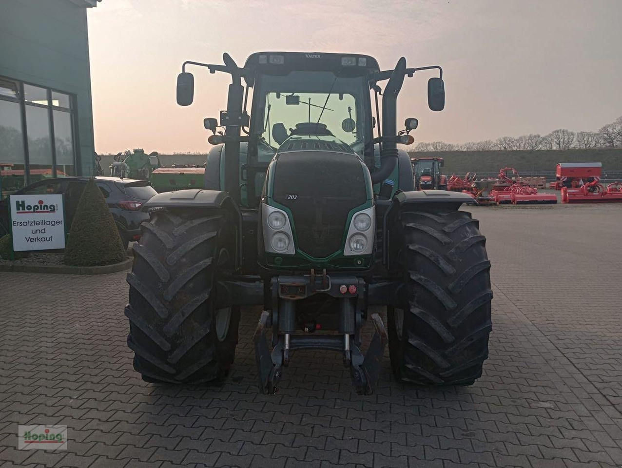Valtra T203 D - Farm tractor: picture 2 Valtra T203 D - Farm tractor: picture 2