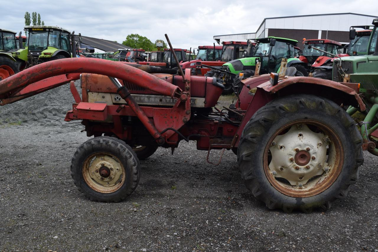 Case-IH 383 - Farm tractor: picture 2 Case-IH 383 - Farm tractor: picture 2