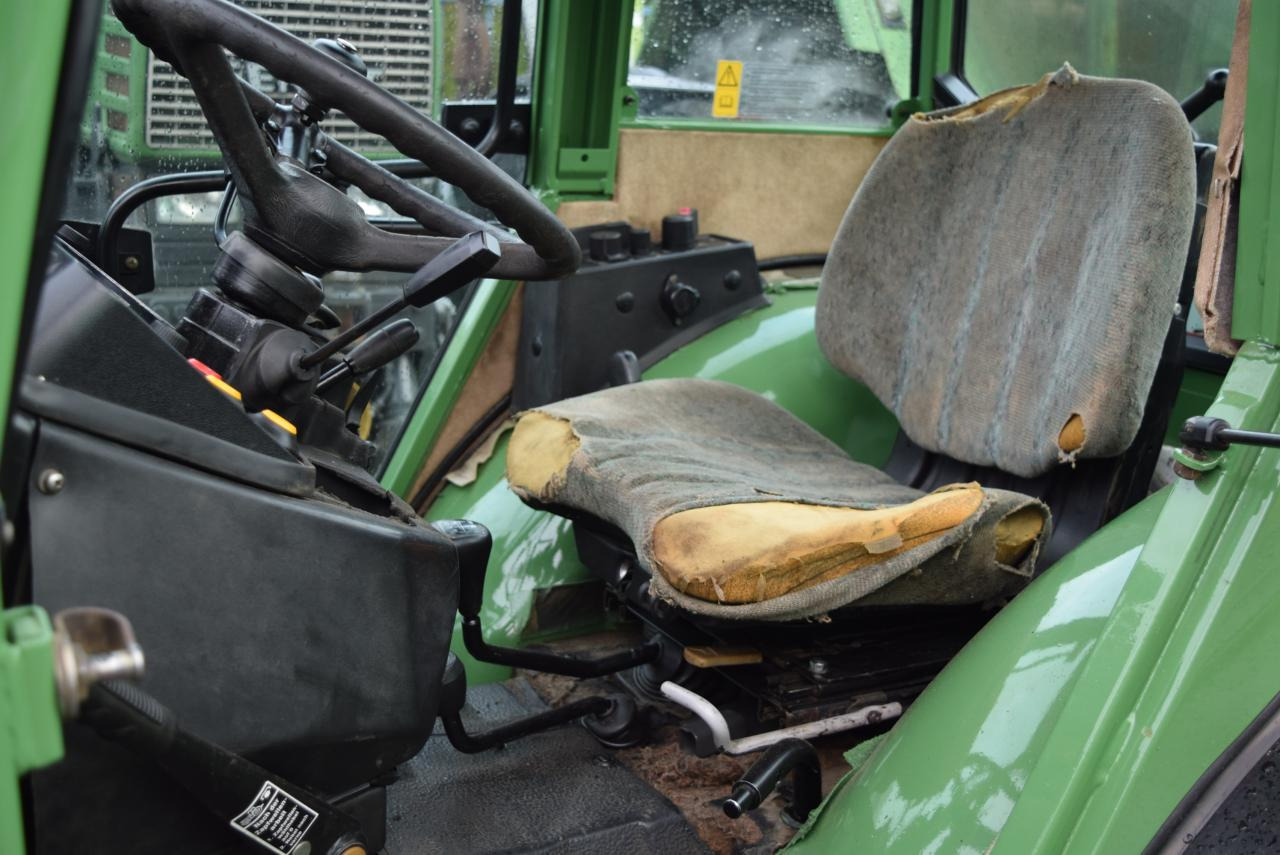 Straddle tractor Fendt 260 V: picture 9