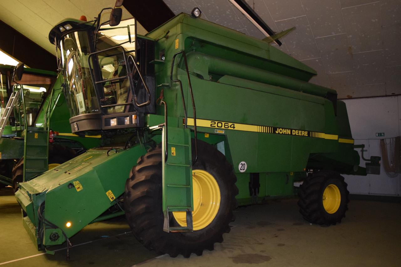 John Deere 2064 - Combine harvester: picture 3 John Deere 2064 - Combine harvester: picture 3