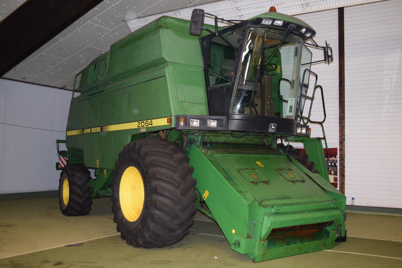 John Deere 2064 - Combine harvester: picture 2 John Deere 2064 - Combine harvester: picture 2
