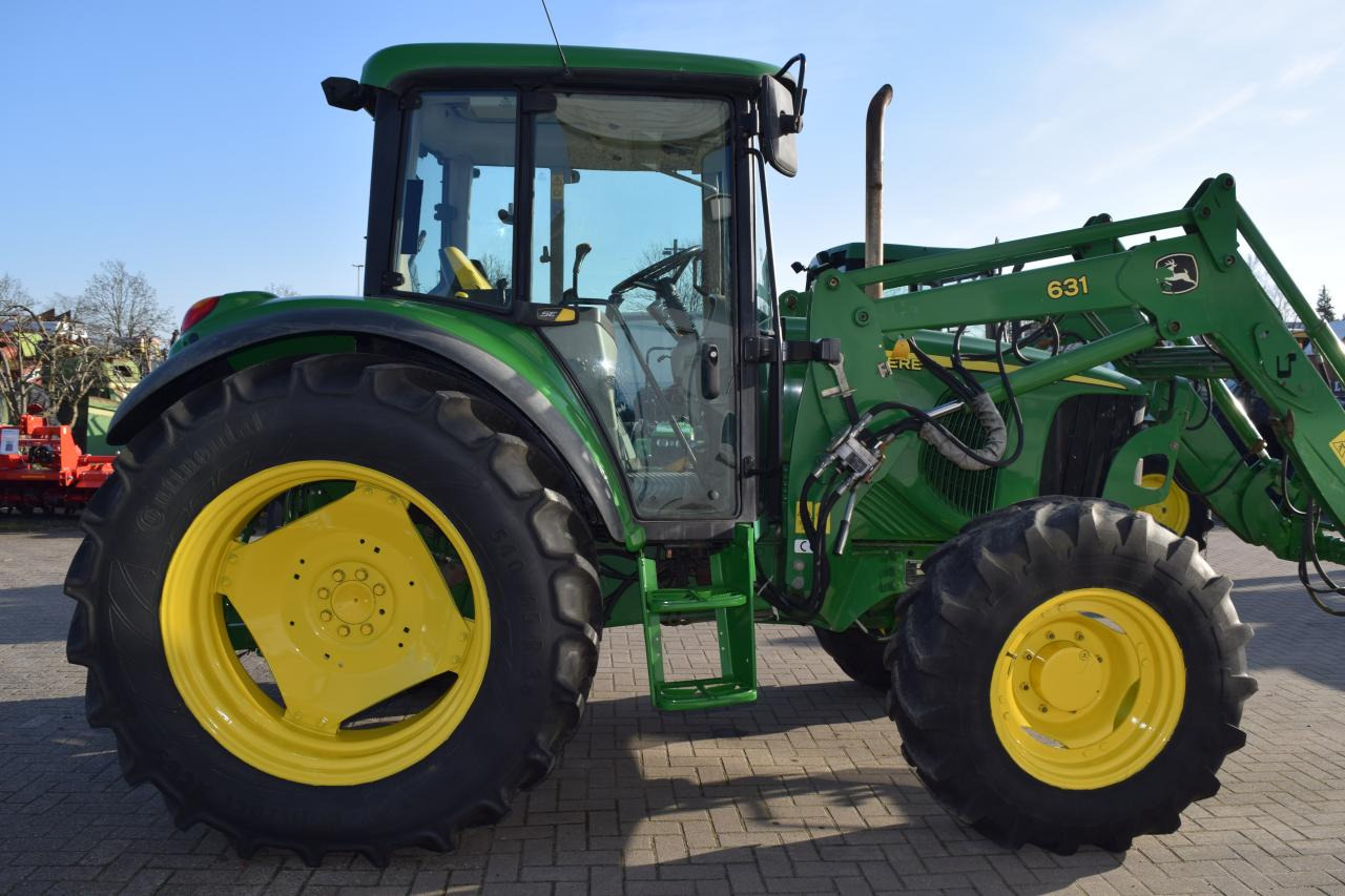 John Deere 6220 - Farm tractor: picture 2 John Deere 6220 - Farm tractor: picture 2