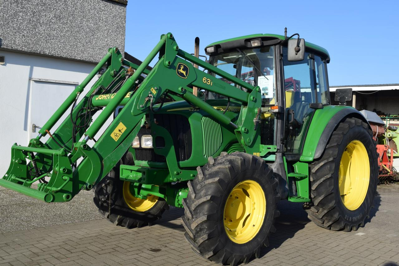 John Deere 6220 - Farm tractor: picture 4 John Deere 6220 - Farm tractor: picture 4