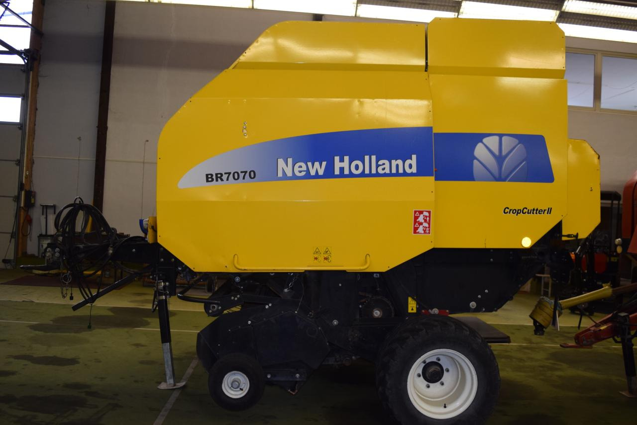 New Holland BR 7070 Crop Cutter II - Round baler: picture 2 New Holland BR 7070 Crop Cutter II - Round baler: picture 2