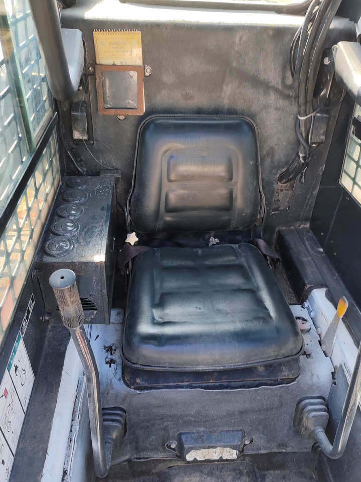 Skid steer loader BOBCAT S18: picture 9