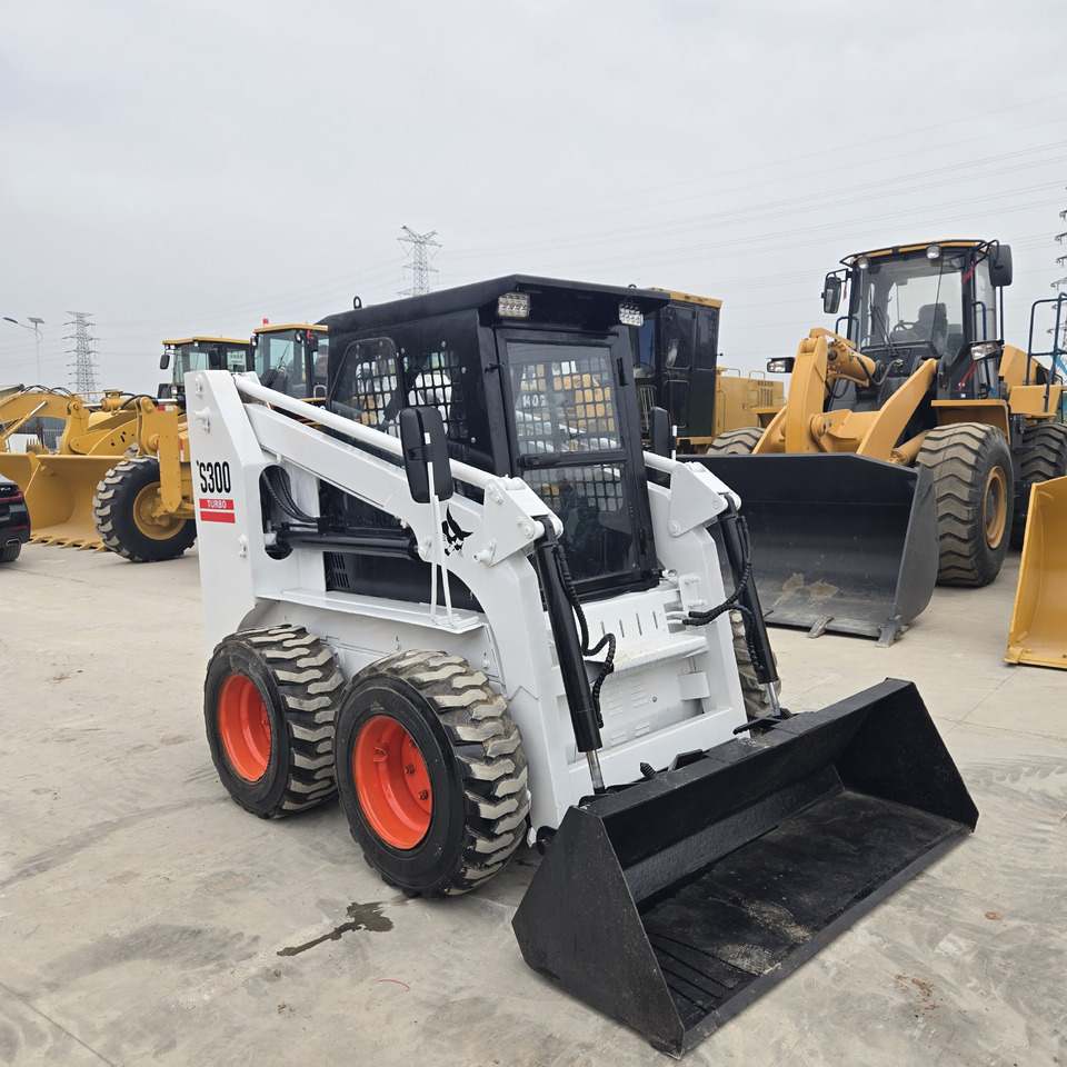 BOBCAT S300 - Skid steer loader: picture 5 BOBCAT S300 - Skid steer loader: picture 5