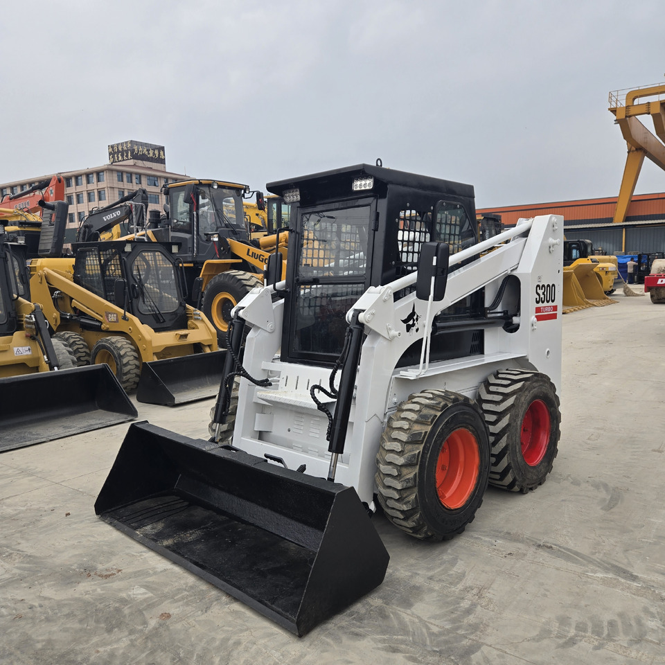 BOBCAT S300 - Skid steer loader: picture 3 BOBCAT S300 - Skid steer loader: picture 3