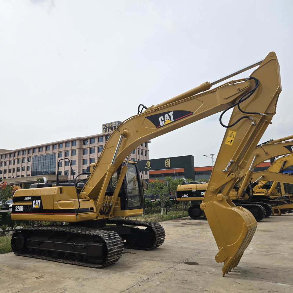 CATERPILLAR 320BL - Crawler excavator: picture 2 CATERPILLAR 320BL - Crawler excavator: picture 2