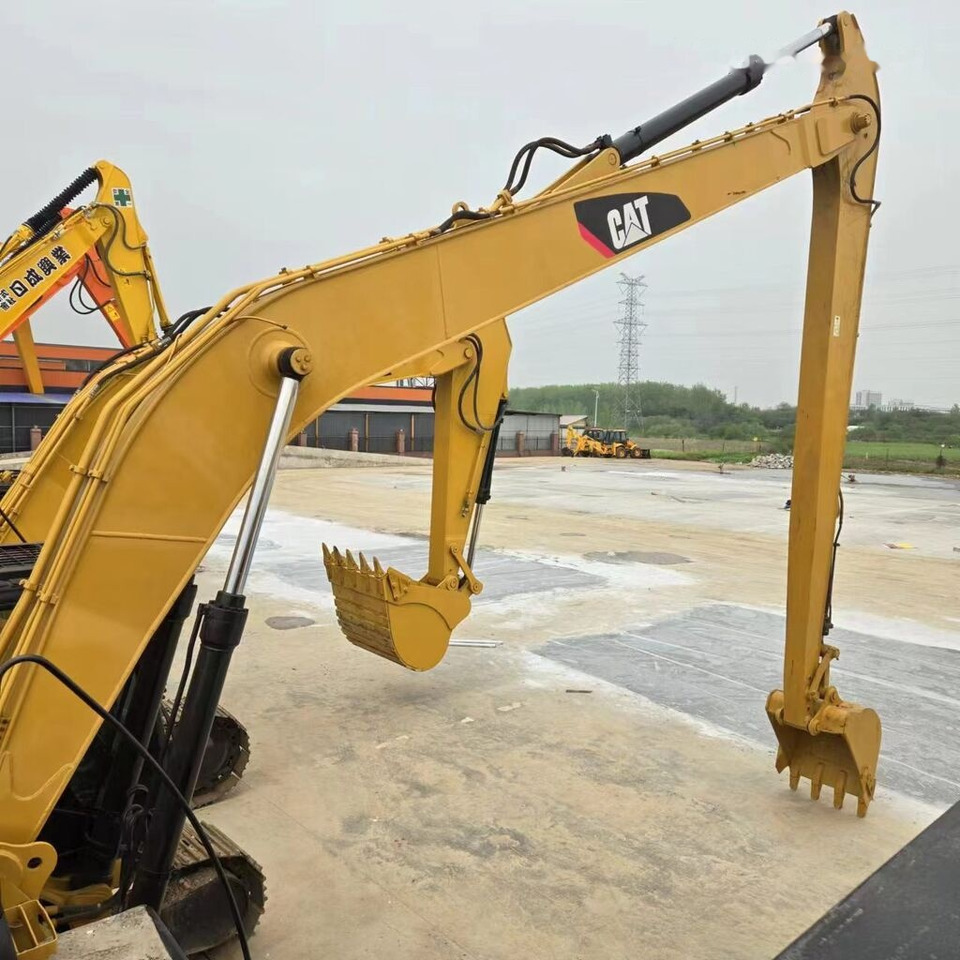 Caterpillar 330D With Long Reach Arm - Crawler excavator: picture 1 Caterpillar 330D With Long Reach Arm - Crawler excavator: picture 1