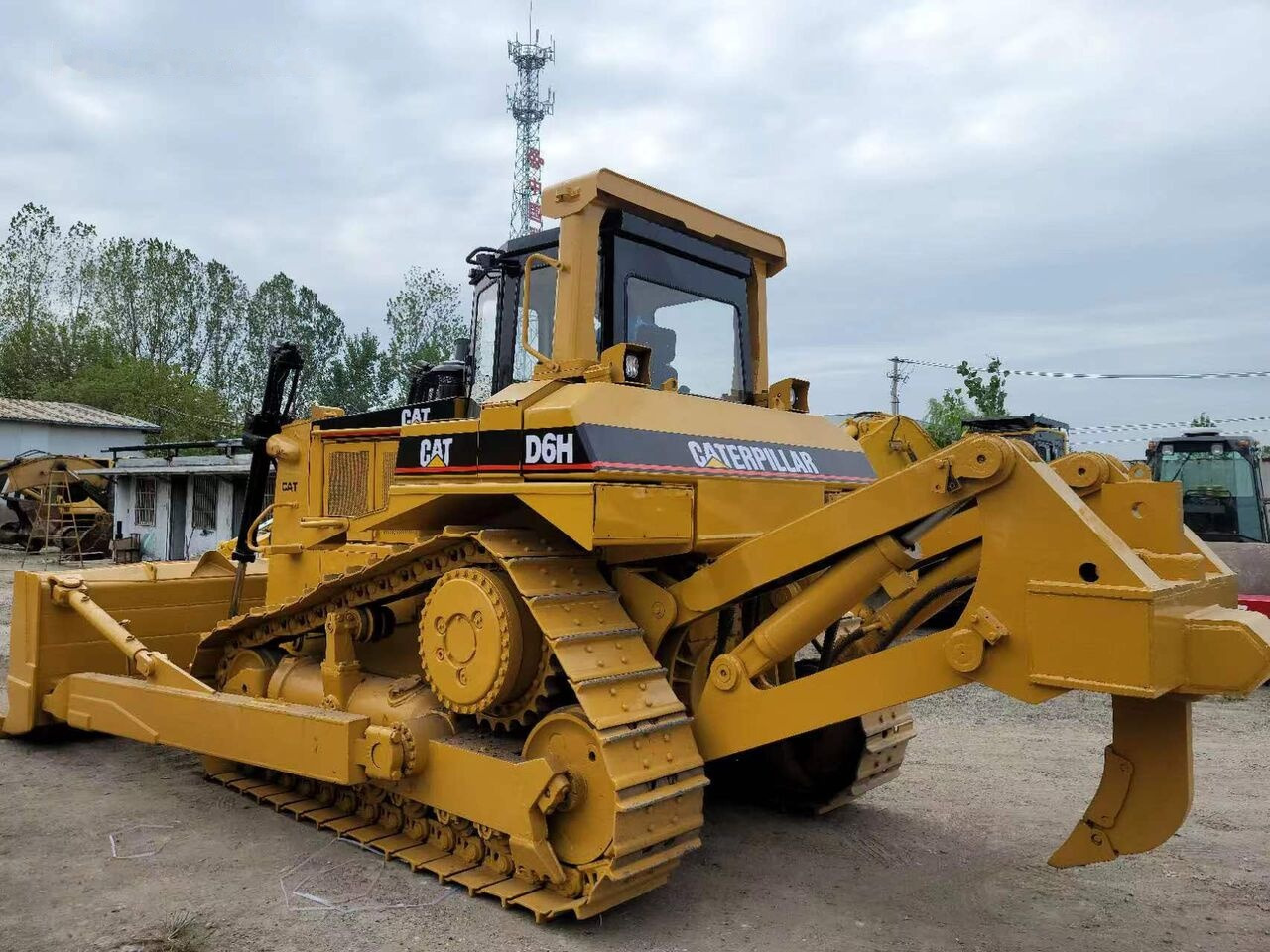 Caterpillar D6H - Bulldozer: picture 3 Caterpillar D6H - Bulldozer: picture 3