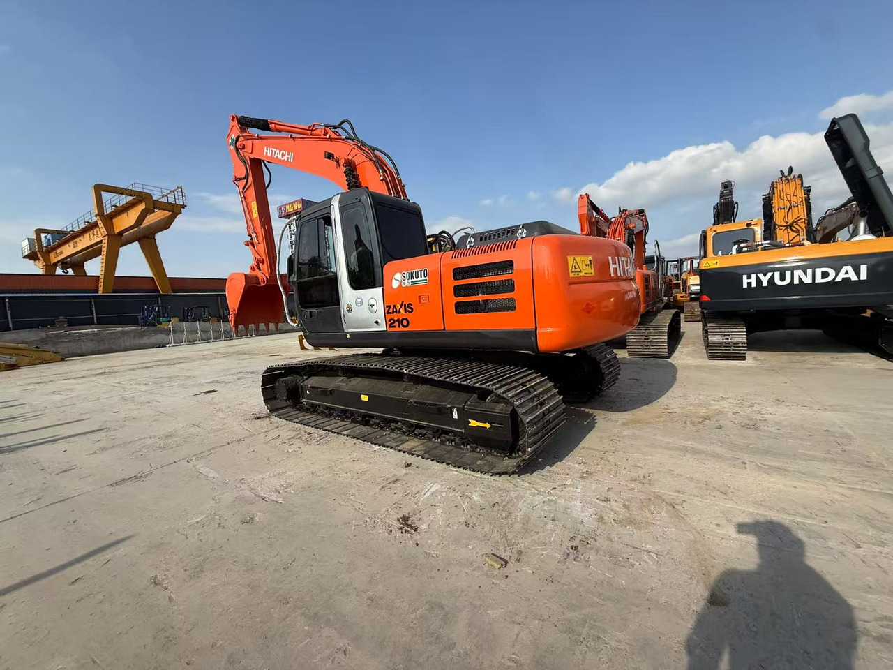 HITACHI ZX210 - Crawler excavator: picture 2 HITACHI ZX210 - Crawler excavator: picture 2