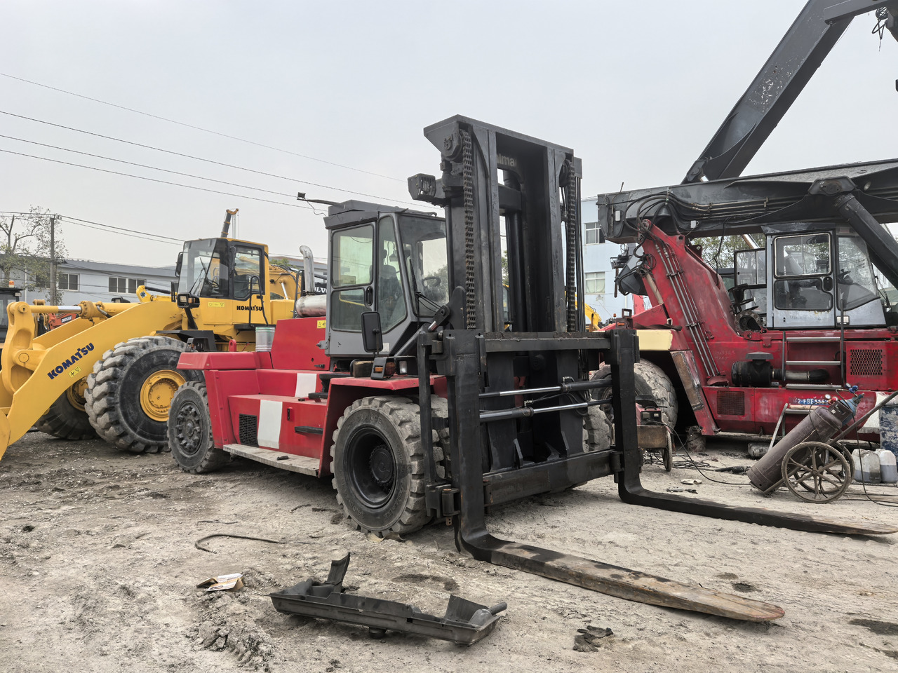 Kalmar DCD250-12LB - Reach stacker: picture 3 Kalmar DCD250-12LB - Reach stacker: picture 3
