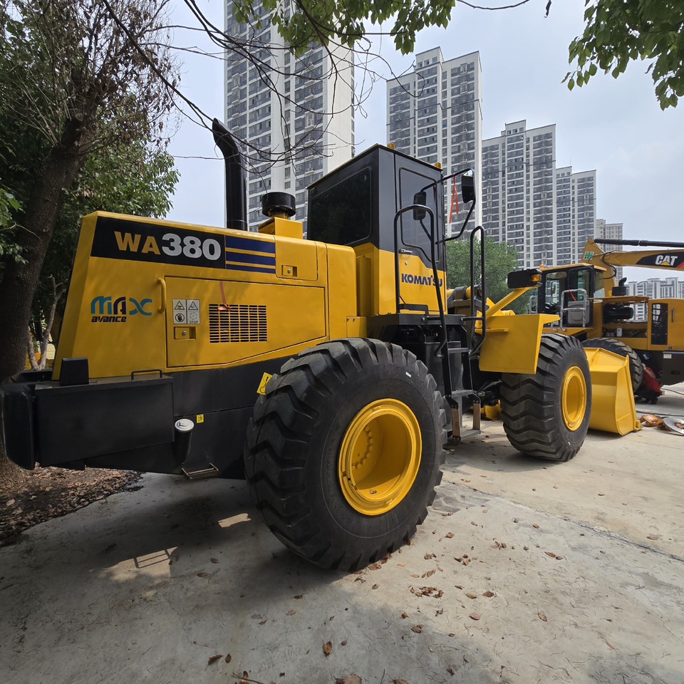 Komatsu WA380 - Wheel loader: picture 2 Komatsu WA380 - Wheel loader: picture 2