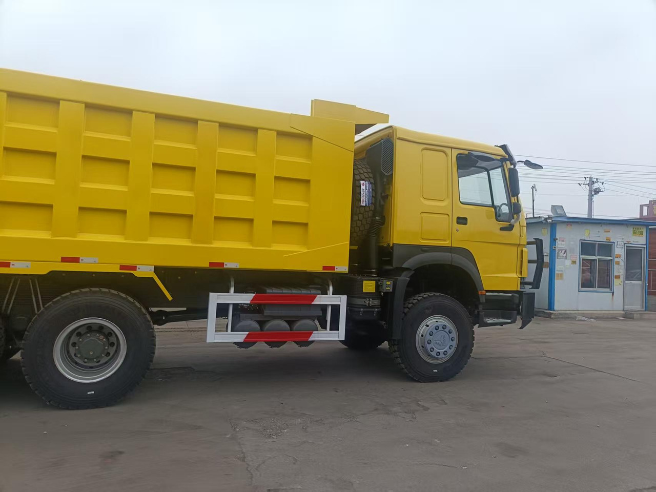 Tipper SINOTRUK HOWO 6x4: picture 9