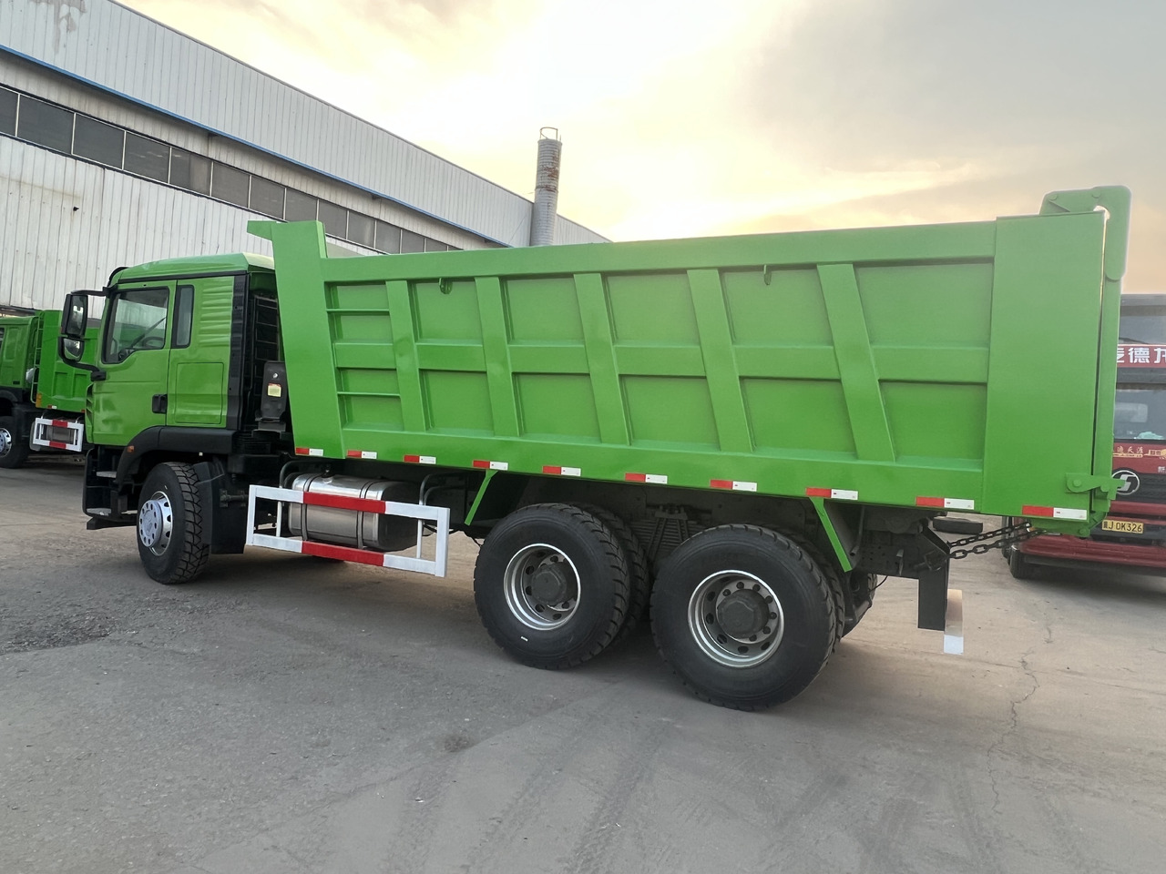 SINOTRUK TX 6x4 - Tipper: picture 4 SINOTRUK TX 6x4 - Tipper: picture 4