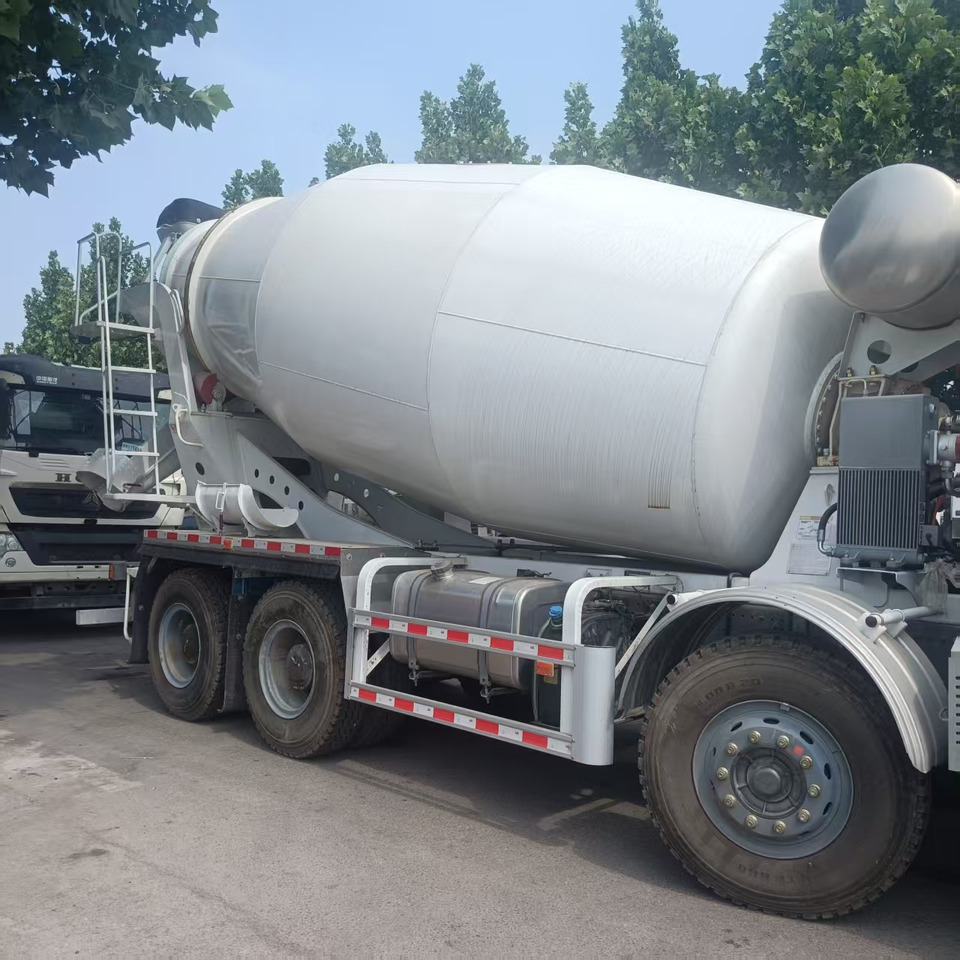 SITRAK 8m³ concrete mixer truck - Tanker truck: picture 5 SITRAK 8m³ concrete mixer truck - Tanker truck: picture 5