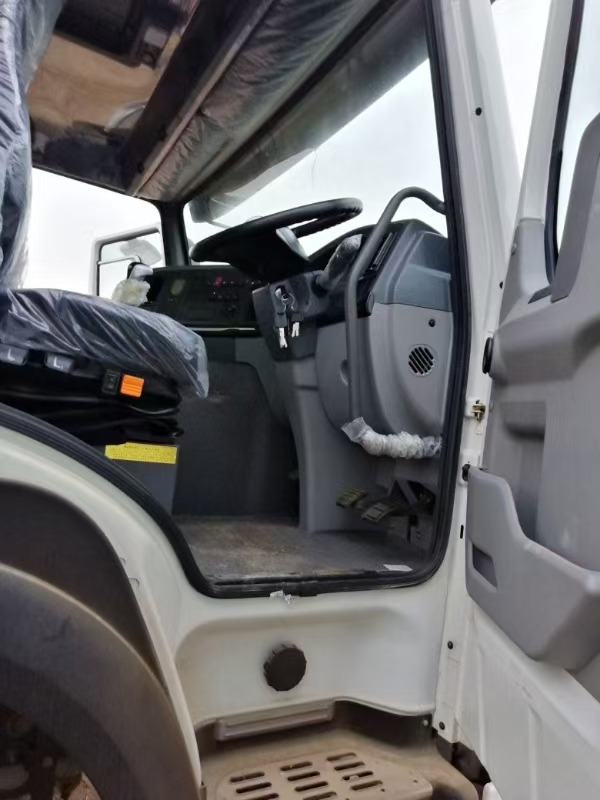 SINOTRUK HOWO - Tractor truck: picture 2 SINOTRUK HOWO - Tractor truck: picture 2