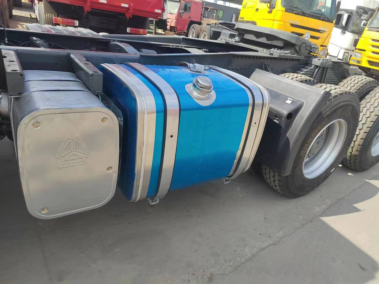 SINOTRUK HOWO trailer head - Tractor truck: picture 5 SINOTRUK HOWO trailer head - Tractor truck: picture 5