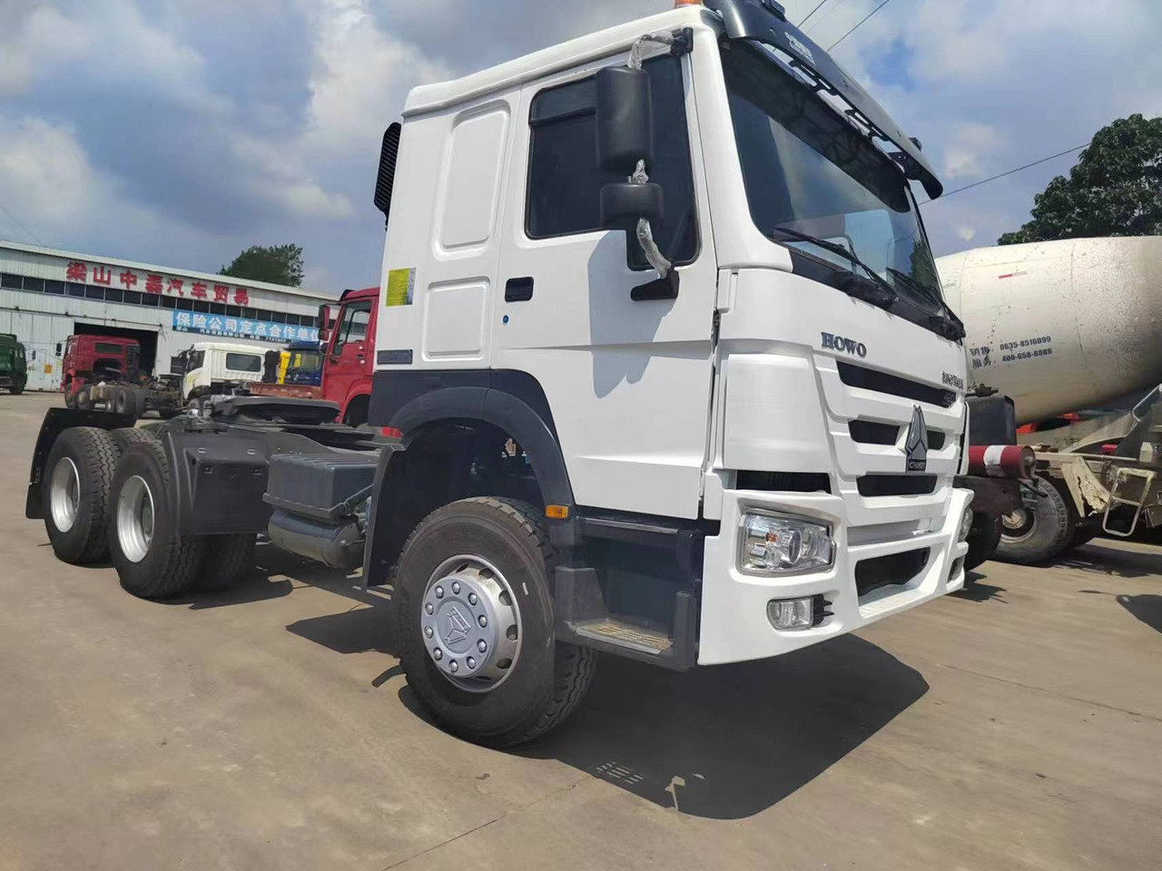 SINOTRUK HOWO trailer head - Tractor truck: picture 2 SINOTRUK HOWO trailer head - Tractor truck: picture 2