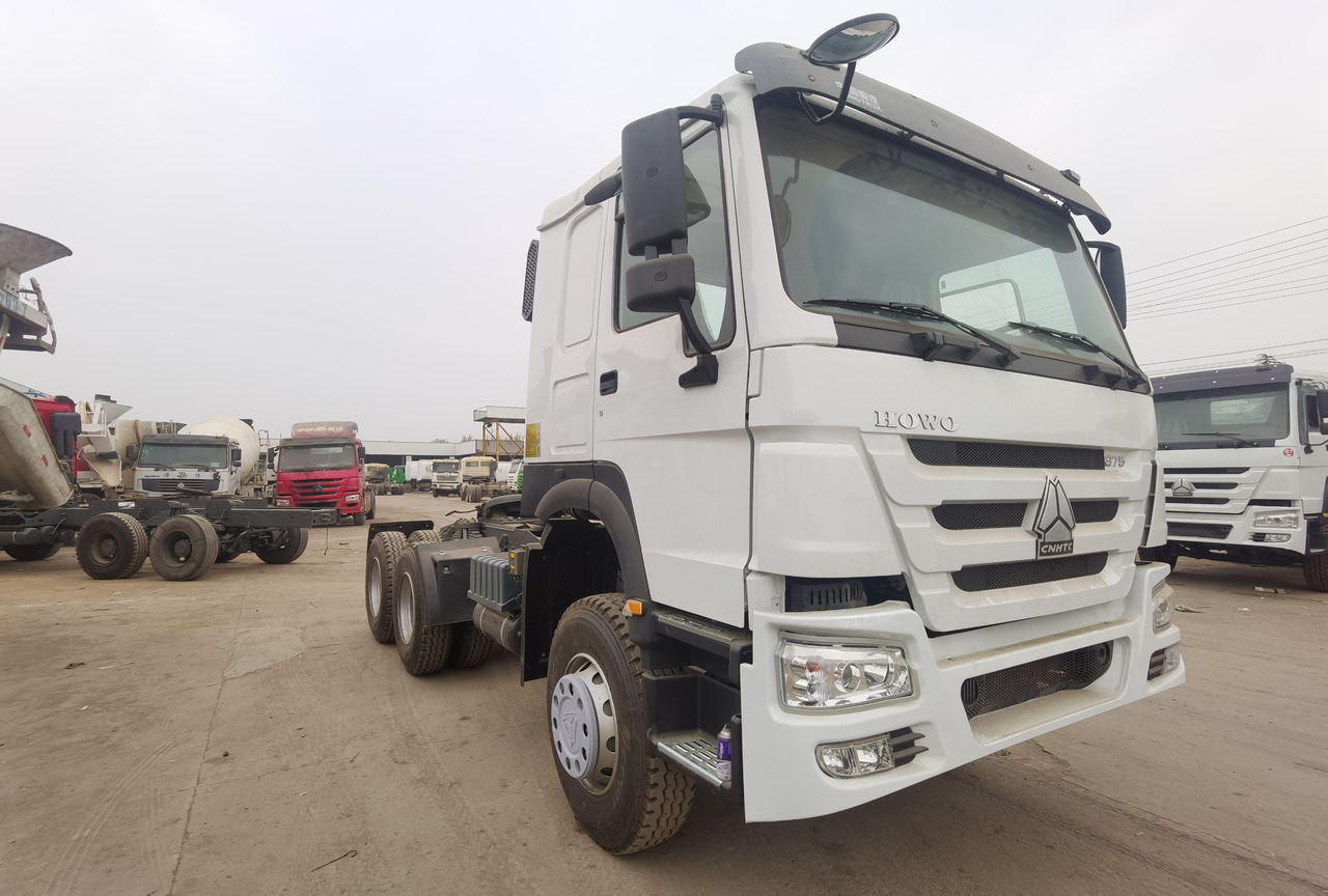 SINOTRUK HOWO trailer head - Tractor truck: picture 1 SINOTRUK HOWO trailer head - Tractor truck: picture 1