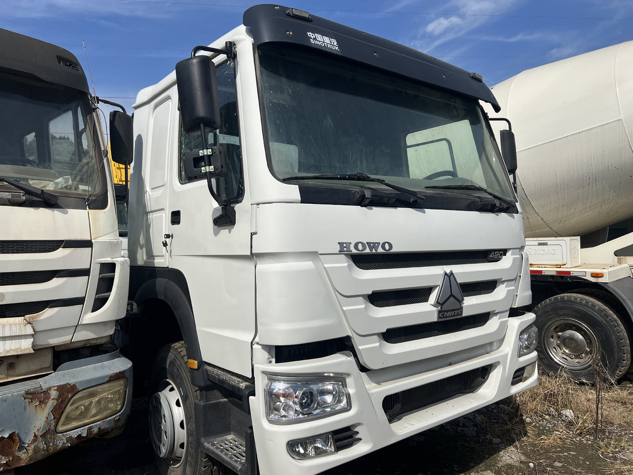 SINOTRUK HOWO trailer head - Tractor truck: picture 3 SINOTRUK HOWO trailer head - Tractor truck: picture 3