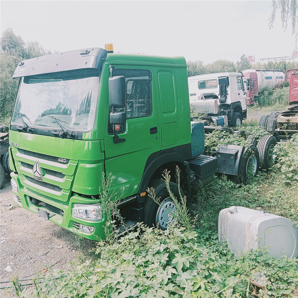 SINOTRUK Trailer head - Tractor truck: picture 2 SINOTRUK Trailer head - Tractor truck: picture 2